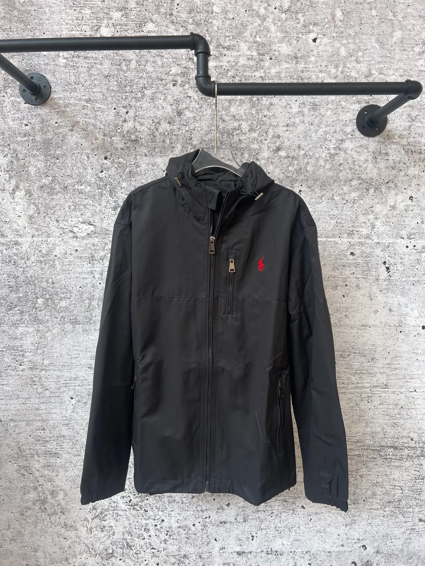 P410 Ralph Lauren autumn unisex hard shell jacket, a must-have item in autumn, the fabric is wear-resistant and waterproof, fitted version, adjustable drawstring multi-functional zipper pockets, functional and fashionable
